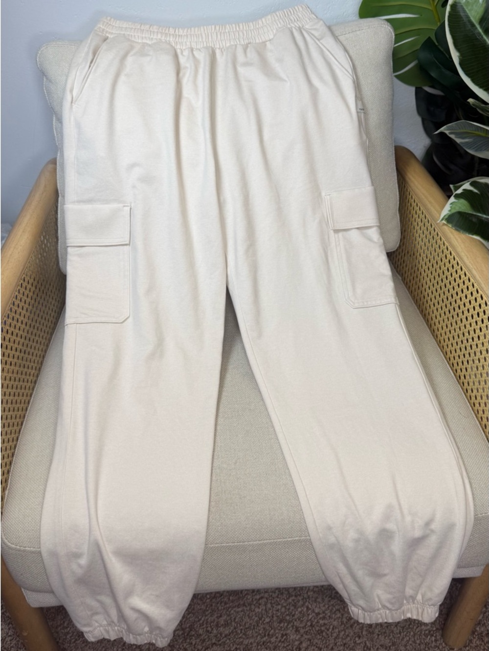 Vuori Boyfriend Cargo Jogger 26" Size small - Picture 4 of 6